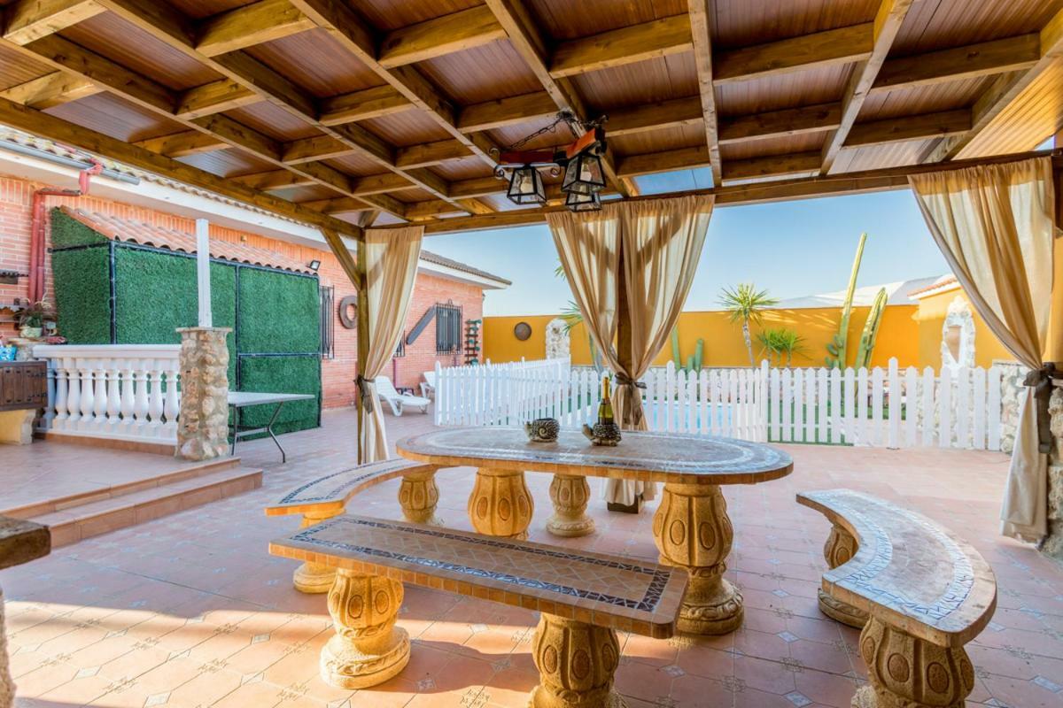 Вилла Casa Ludima Фуэнтес-де-Андалусия Экстерьер фото